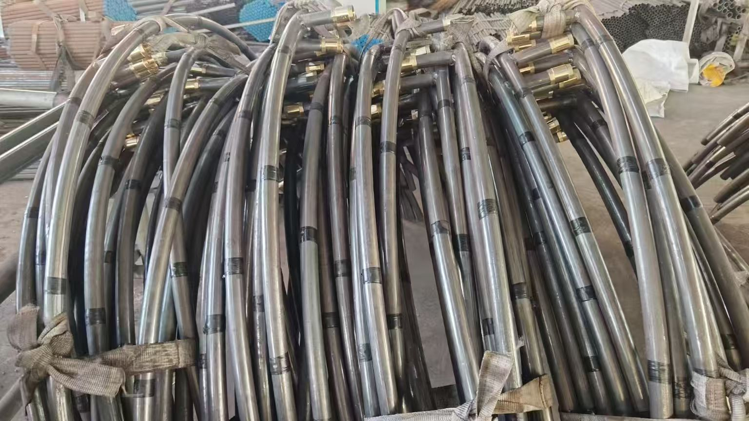 隧道/矿山巷道支护：优先选用超前小导管注浆，主要用于开挖面前的预加固